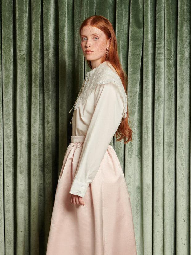 Motion Collar Blouse Pearled White / Z